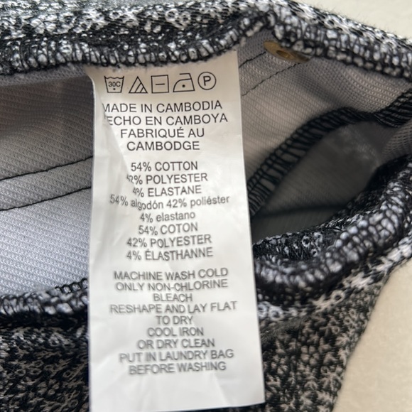 Michael Kors Black & White Floral Print Leggings, Size Medium - Picture 7 of 7